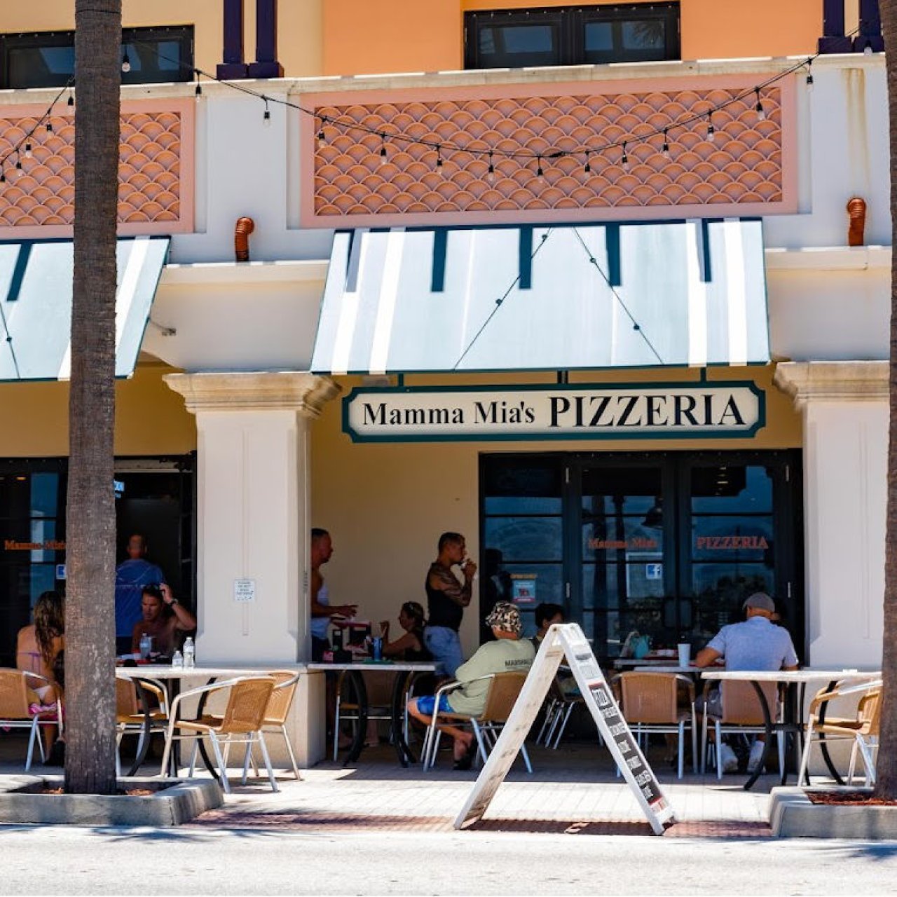 Mamma Mias Pizzeria.